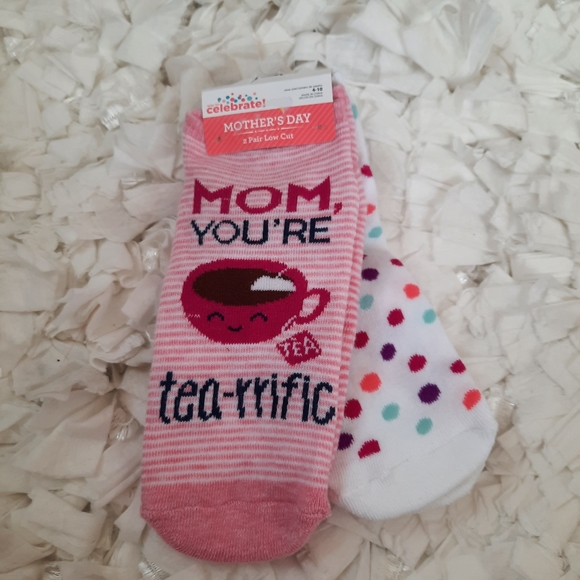4 / $20 MomYou're Tea-rrific Sock Bundle NWT Fits Sizes 4-10 Polka Dots Tea Time - Picture 1 of 4